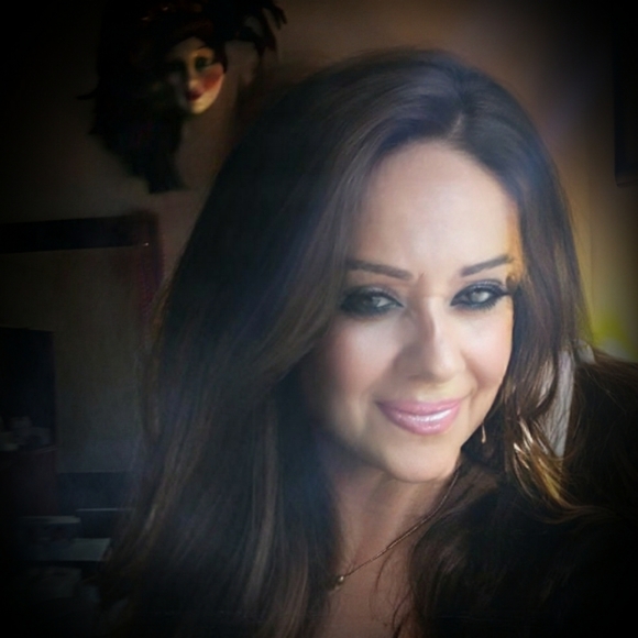 Meet your Posher, Donna - Picture 2 of 2